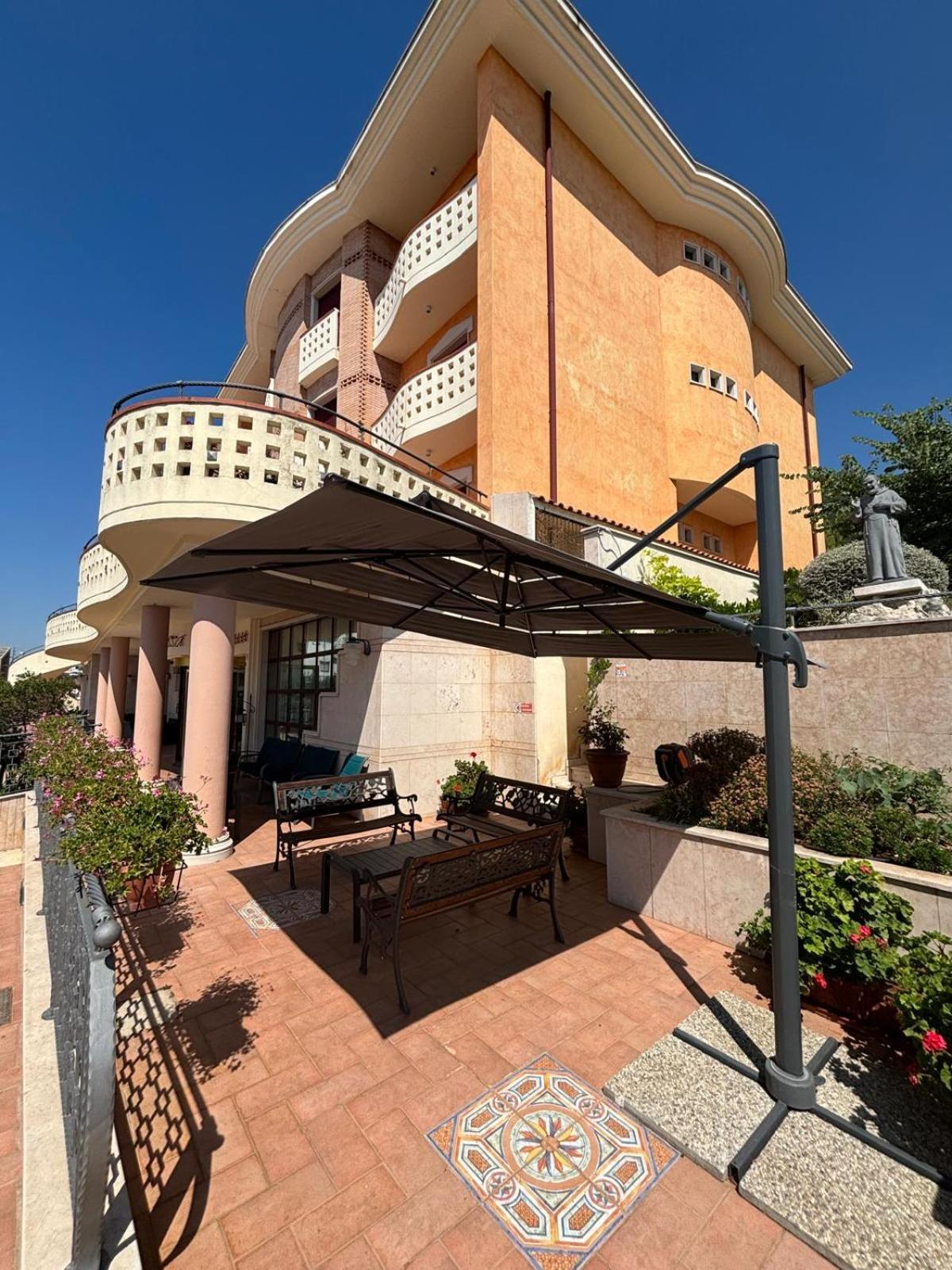 Hotel Valle Rossa San Giovanni Rotondo Kültér fotó